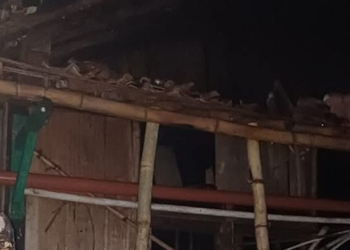 Rumah Warga Pagentan Ludes Terbakar, Api Diduga Berasal dari Tungku Menyala