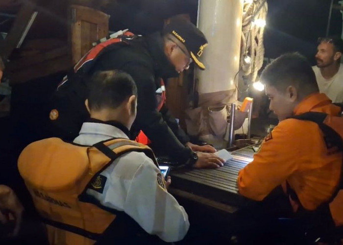 Kapal Jenis Yacht Arka Kinari Alami Mati Mesin di Perairan Timur Nusakambangan