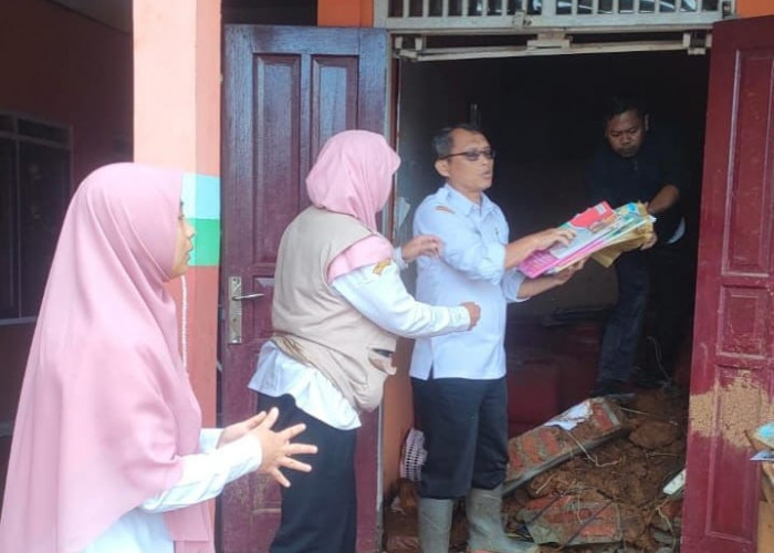 Hujan Deras Picu Longsor, Ruang Guru SDN 2 Susukan Rusak Parah