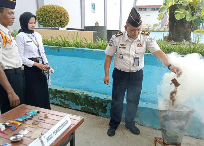 Barang Bukti Hasil Razia Warga Binaan Rutan Banyumas Dimusnahkan