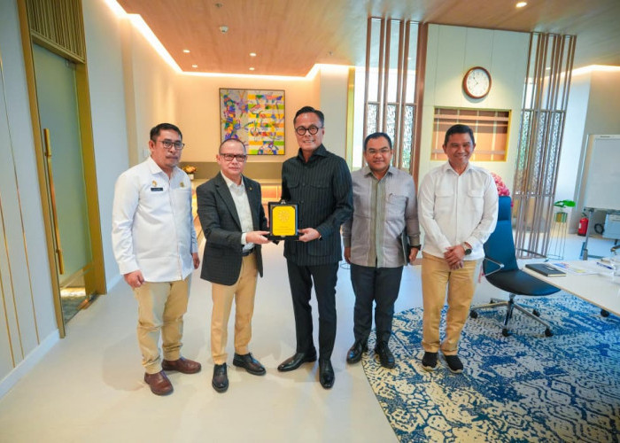 Menteri Mukhtarudin Gelar Pertemuan dengan Kepala BP BUMN Dony Oskaria, Fokus Pengiriman Pekerja Migran