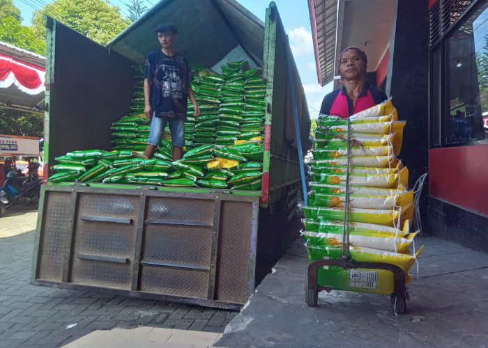 Pasar Tradisional di Banyumas Digelontor Beras Bulog