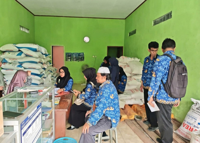 Stok Pupuk Bersubsidi Mulai Menipis, Dinpertan Pastikan Distribusi Masih Aman