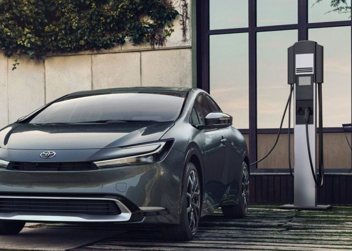 Kabar Terbaru! Simak Daftar Harga Mobil Toyota Hybrid 2025