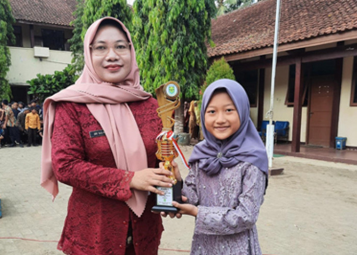 SMP Negeri 1 Kaligondang Raih Juara 1 Lomba Sesorah Putri