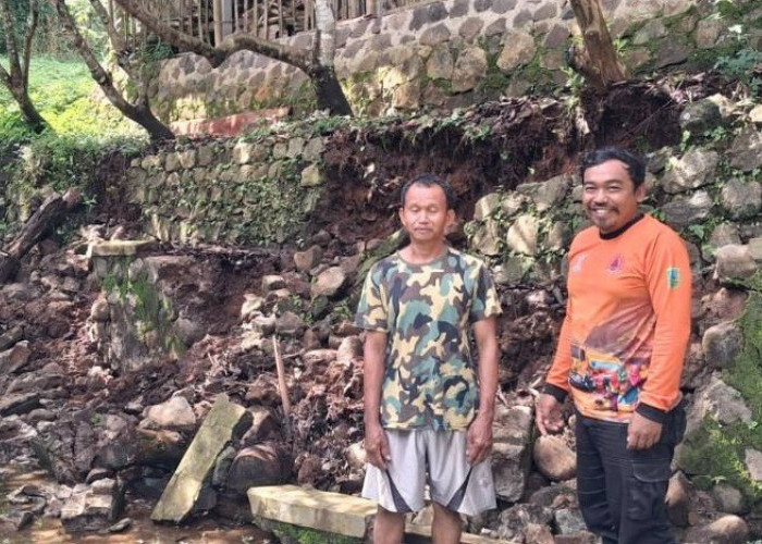 Longsor Ancam Rumah Warga Sempor