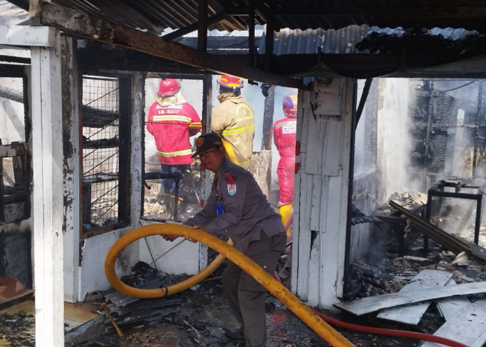 Warung Mie Ayam di Jalan MT Haryono Relokasi Cilacap Kebakaran