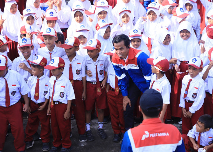 Berbagi Inspirasi, Simak Keseruan Perwira Kilang Cilacap menjadi Pengajar Anak-anak SD