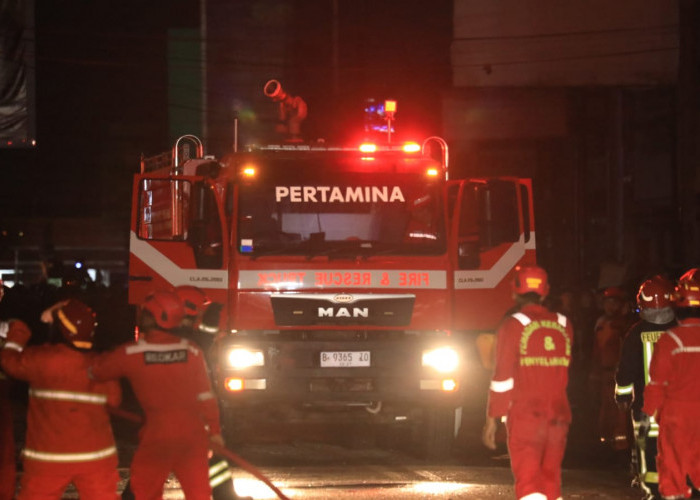 Kilang Cilacap Turunkan Dua Unit Damkar, Bantu Padamkan Kebakaran di Rita Pasaraya Cilacap