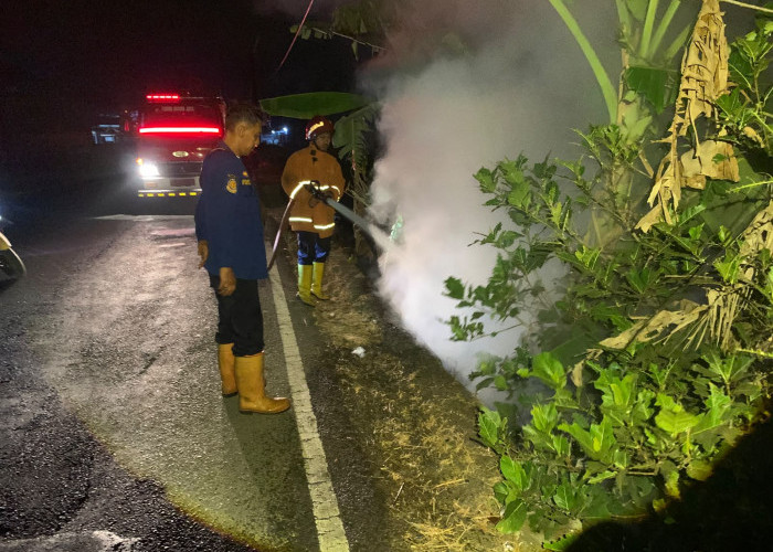 Bakar Sampah Ditinggal, Lahan di Depan SMPN 2 Kutasari Terbakar