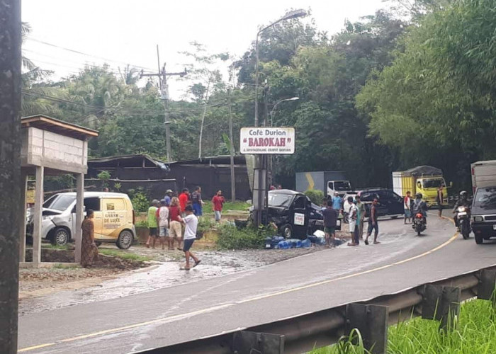 Tiga Mobil Terlibat Kecelakaan Beruntun di Jalan Raya Banyumas-Kemranjen