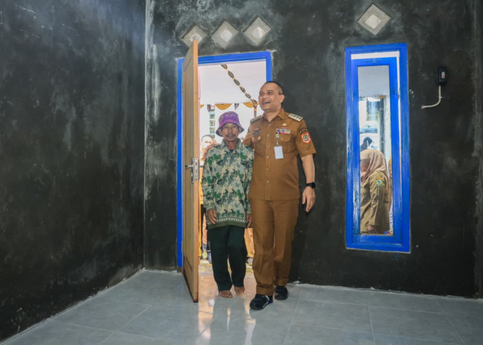 Jamin Keselamatan Warga, Ahmad Luthfi Serahkan 36 Unit Rumah untuk Warga Terdampak Tanah Gerak