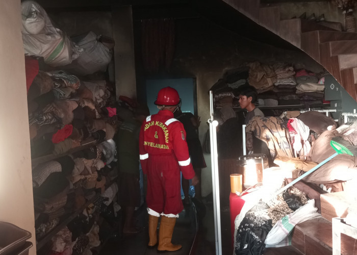 Gudang Toko Pakaian di Kesugihan Cilacap Terbakar, Diduga Korsleting Listrik