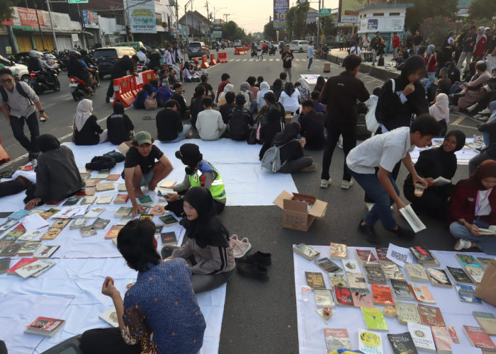 Mimbar Bebas Disertai Pasar Gratis, BEM Banyumas Buka Lapak Baca Saat Aksi