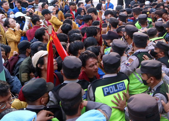 Ratusan Mahasiswa Aliansi Semarak Banyumas Suarakan Dua Tuntutan Terkait KUHP