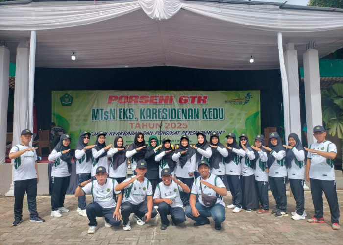 MTsN 1 Juara Umum Porseni FKKMTsN