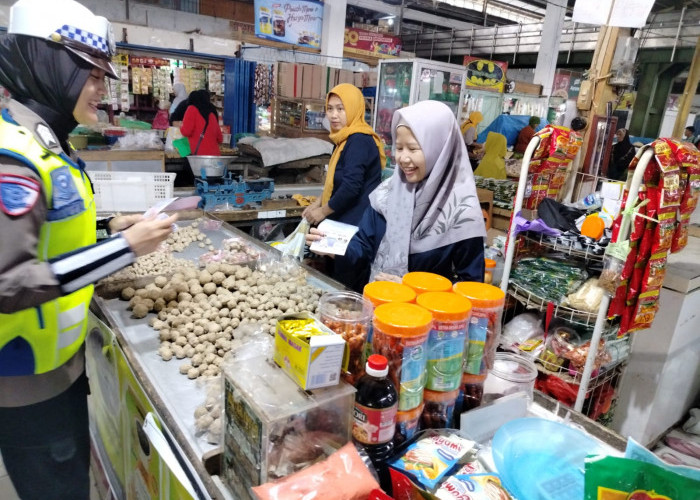 Emak-Emak dan Pedagang Pasar Dapat Pengetahuan Tertib Lalulintas 