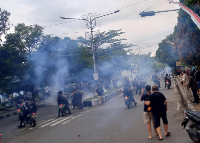 Anarkis, Aksi Unjuk Rasa di Depan Mapolres Purbalingga Dibubarkan, Didominasi Pelajar