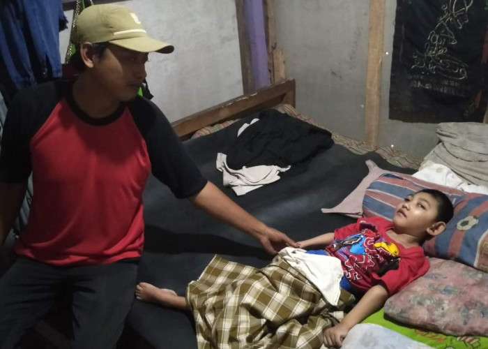 Butuh Biaya, Rizki Ridoni Anak 7 Tahun di Cilongok Sudah 6 Tahun Alami Lumpuh Total 