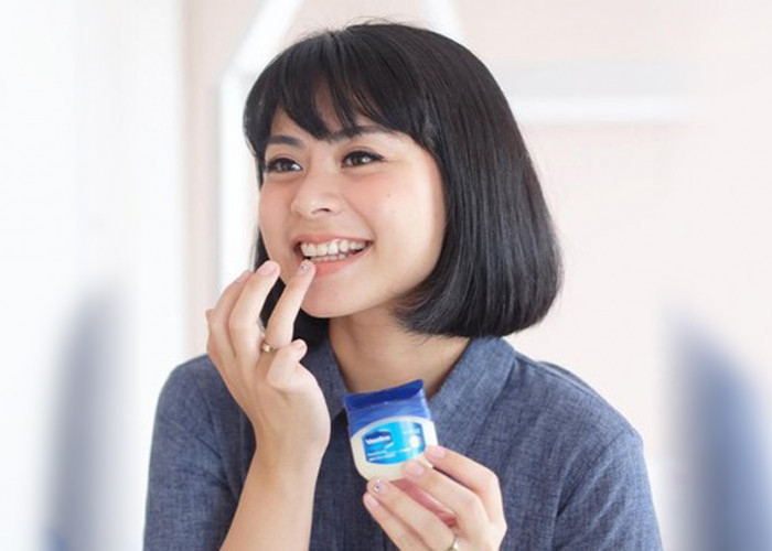 7 Beauty Hacks untuk Make Up dengan Vaseline Petroleum Jelly