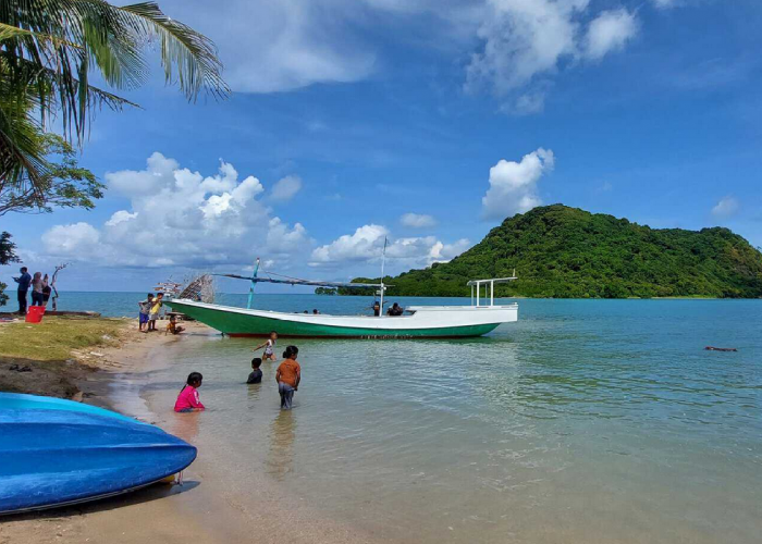 3 Rekomendasi Pantai Terindah di Jawa Timur untuk Liburan yang Memukau