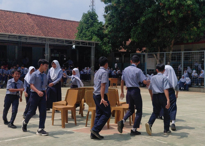 SMPN 2 Dayeuhluhur Rayakan HUT RI dengan Fun Games
