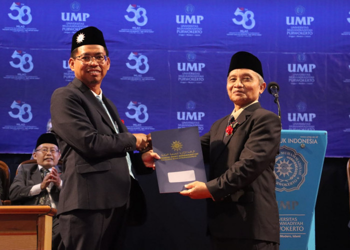 Pimpinan Pusat Muhammadiyah Serahkan SK Pengangkatan Rektor UMP 2023 – 2027 