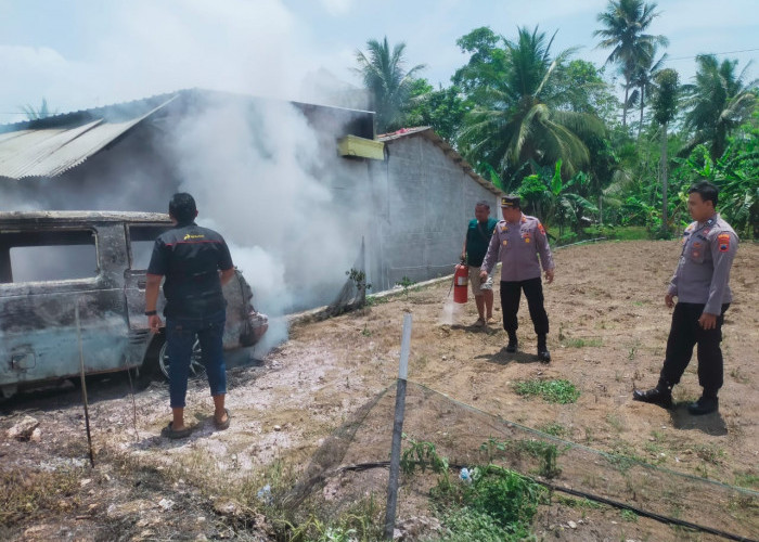 Mobil Minibus Terbakar di Patimuan, Cilacap, Usai Isi Bahan Bakar di SPBU 