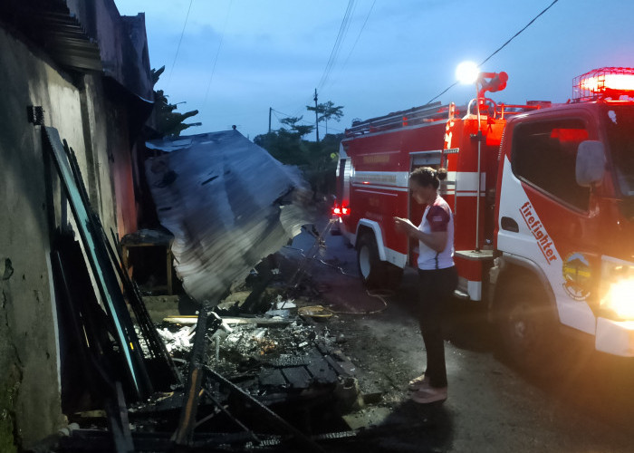 Kebakaran Warung dan Rumah Kost di Berkoh, Kerugian Capai Rp6 Juta