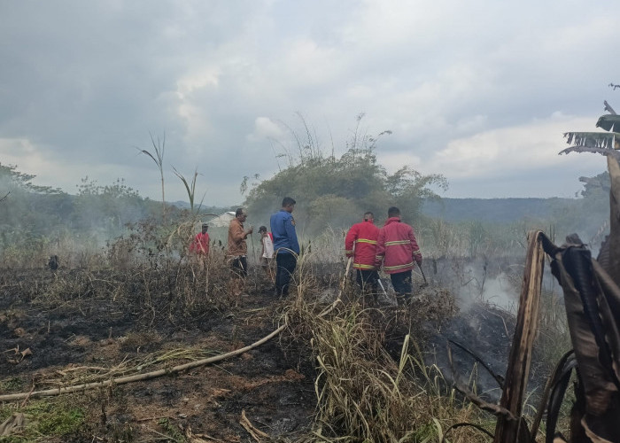 Lahan Bekas TPA Sampah Banjaran, Bojongsari Terbakar