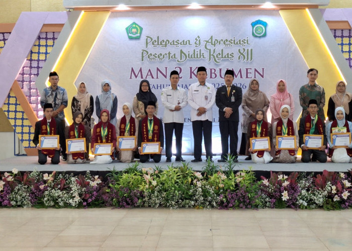 393 Siswa MAN 2 Kebumen Jalani Wisuda