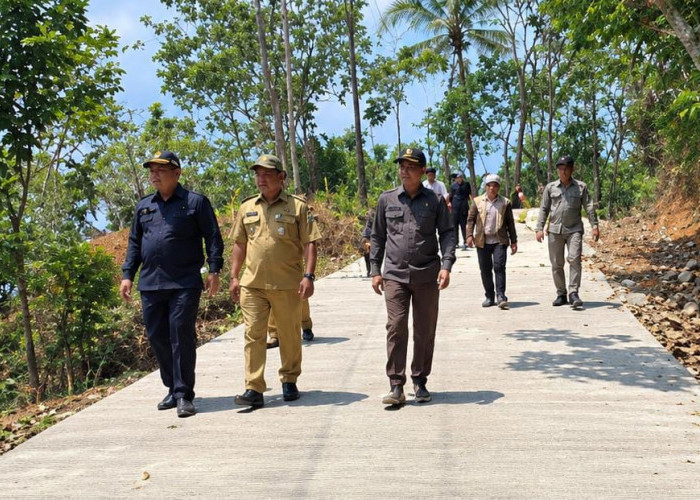 Tinjau Jalan Hanum–Datar Dayeuhluhur, Komisi C DPRD Cilacap Minta Pembangunan Dilanjut Tahun 2027