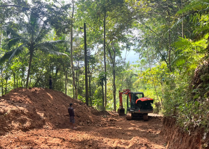 Warga Twelagiri Kumpulkan Dana Swadaya untuk Perbaikan Jalan Antarwilayah