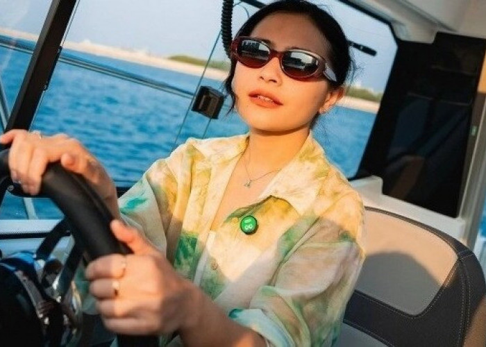 Intip Koleksi Kendaraan Prilly Latuconsina, Ada Yacht Diantara Mobil Mewah