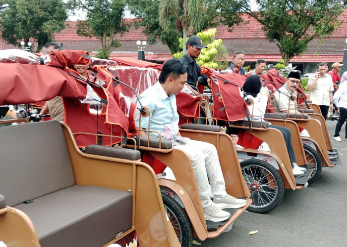 180 Becak Listrik Dibagikan untuk Pengayuh Becak di Cilacap