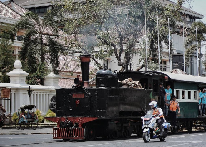 Wisata Kereta Uap Jaladara, Destinasi Wisata Menyusuri Kota Solo Dengan Lokomotif Klasik