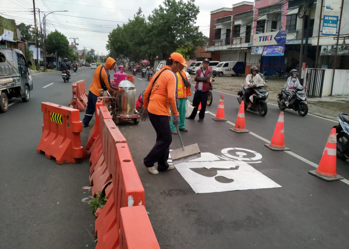 Pemarkaan Jalan dan Ruang Henti Sepeda Motor Dibagi Tiga Tahap