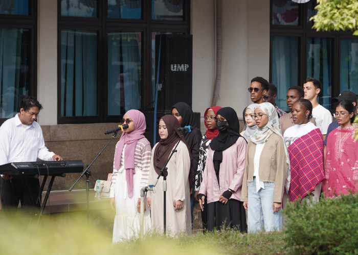 Ketika “Tanah Airku” Dinyanyikan Mahasiswa Internasional UMP dari Berbagai Penjuru Dunia
