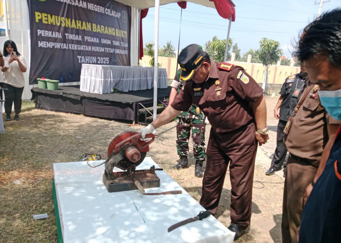 154 Kasus Inkracht, Kejari Cilacap Musnahkan Barang Bukti Berbahaya