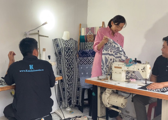 LinkUMKM BRI Dorong Perempuan Pengusaha Fesyen Naik Kelas, Olah Wastra Nusantara Jadi Busana Modern