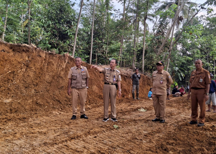 Akses Jalan Terdampak Longsor di Dayeuhluhur Cilacap Mulai Normal