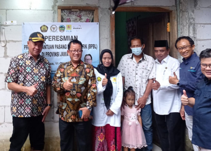 Kementerian ESDM, Komisi VII DPR RI Berikan Bantuan Sambung Listrik Gratis Untuk 1476 Rumah Tangga di Banyumas