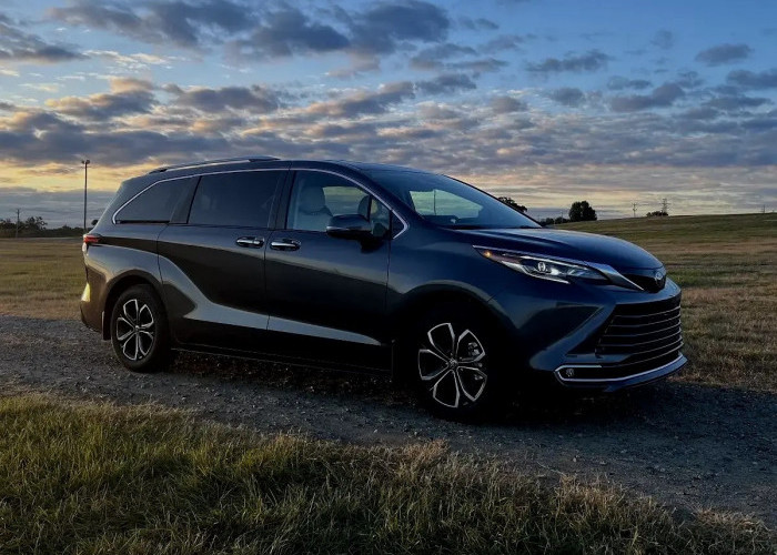 Toyota Sienna 2025: Mobil Keluarga yang Keren dan  Super Nyaman