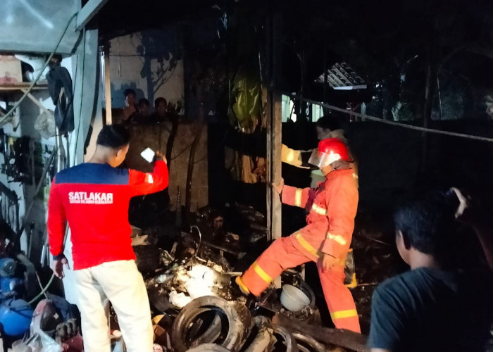 Sisa Bara Api Picu Kebakaran Bengkel di Bantarsari Cilacap
