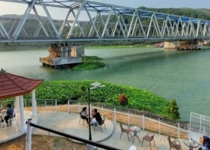 Serayu Coffe And Eatery, Kafe Dengan Pemandangan Jembatan Kereta Di Banyumas!