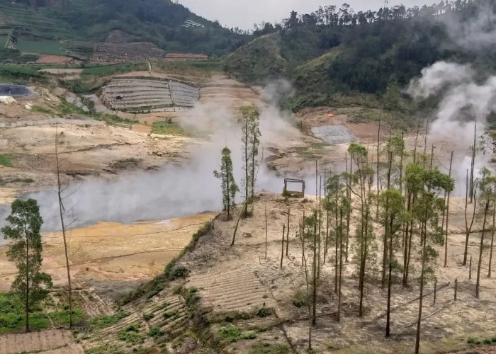 Kawah di Kompleks Gunung Api Dieng Berpotensi Erupsi Freatik Semburan Lumpur 