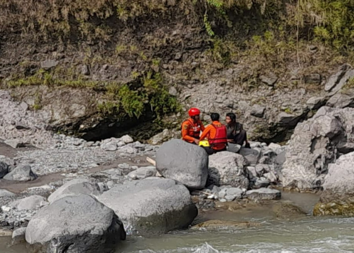 Terhalang Debit Tinggi, Survivor Terdampar di Tepi Sungai Merawu Banjarnegara 