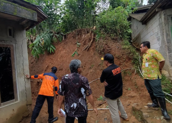 Longsor di Karangjambu, Tiga Rumah dan Talud Pengaman Bangunan TK Rusak