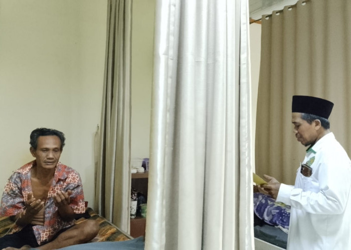 Penyuluh KUA Tambak Banyumas Doakan Kesembuhan Pasien, Pasien Rawat Inap Dapat Penguatan Rohani