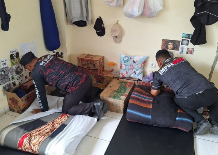 Razia Mendadak, Petugas Sita Potongan Besi dan Botol Kaca di Lapas Nirbaya Nusakambangan Cilacap